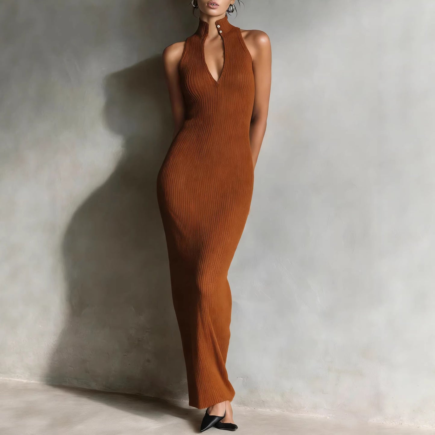 Sleeveless High-necked Waist-cinching Dress